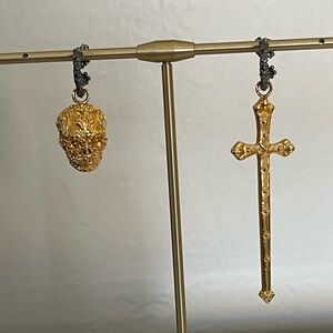 Sacrosanta Earrings - sugar skull & cross mis-matched earrings